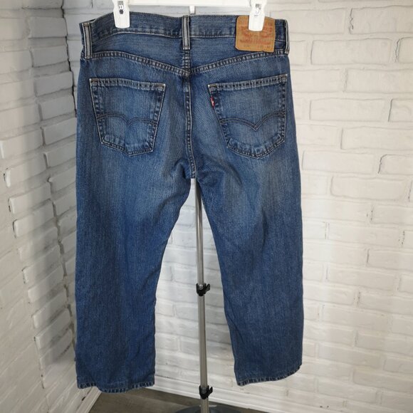 Levi's 559 Men's Size 33 Medium Wash Zipper & Button Closure Blue Jeans - Picture 2 of 15